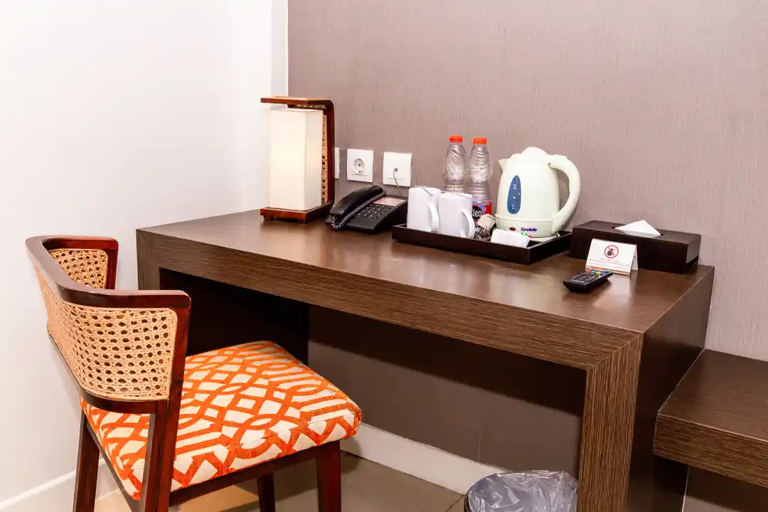 In-room desk with tea and coffee facilities