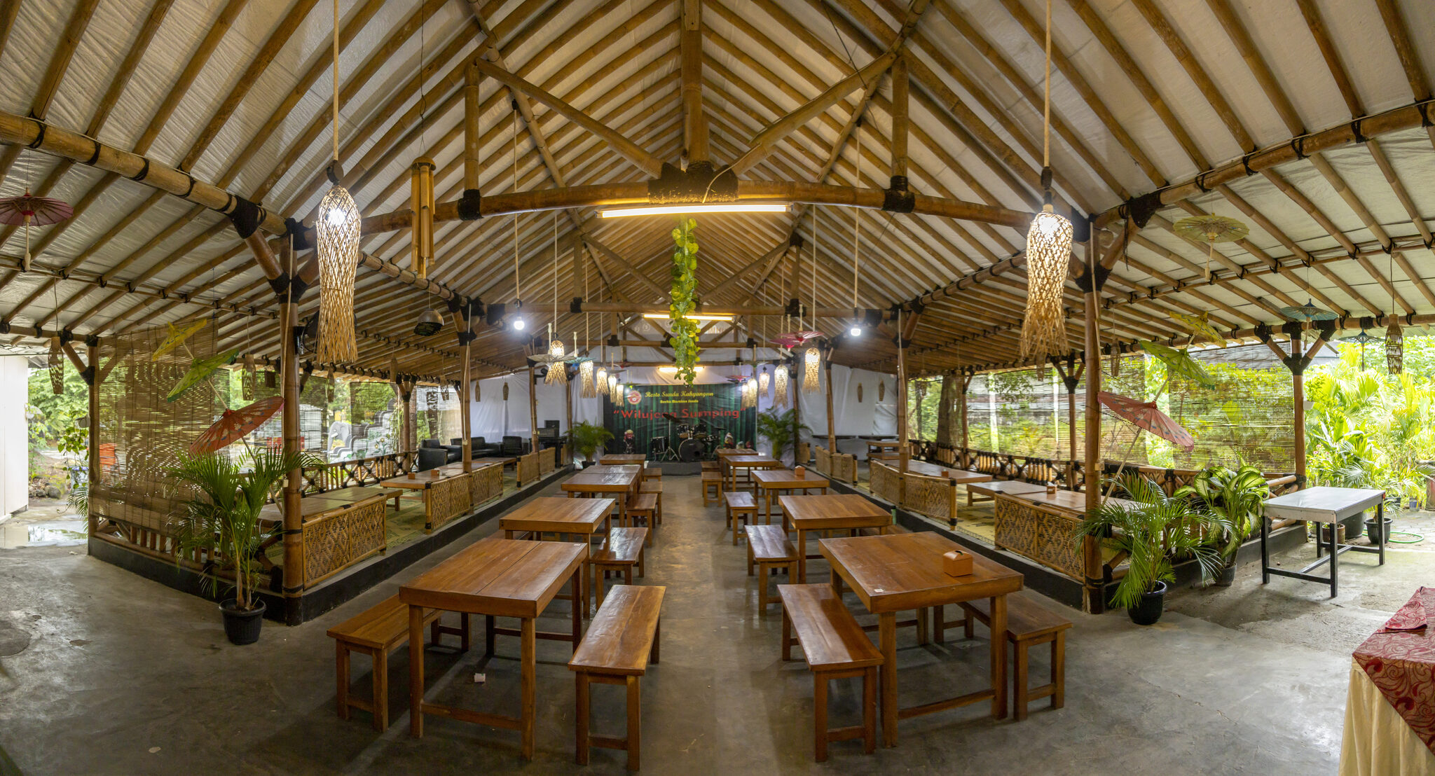 Sunda Kahyangan restaurant at the front of the Purawisata grounds
