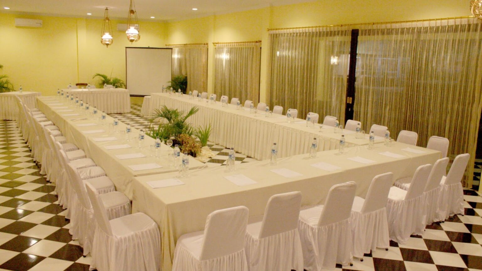 meeting-tasneem-samping.jpg