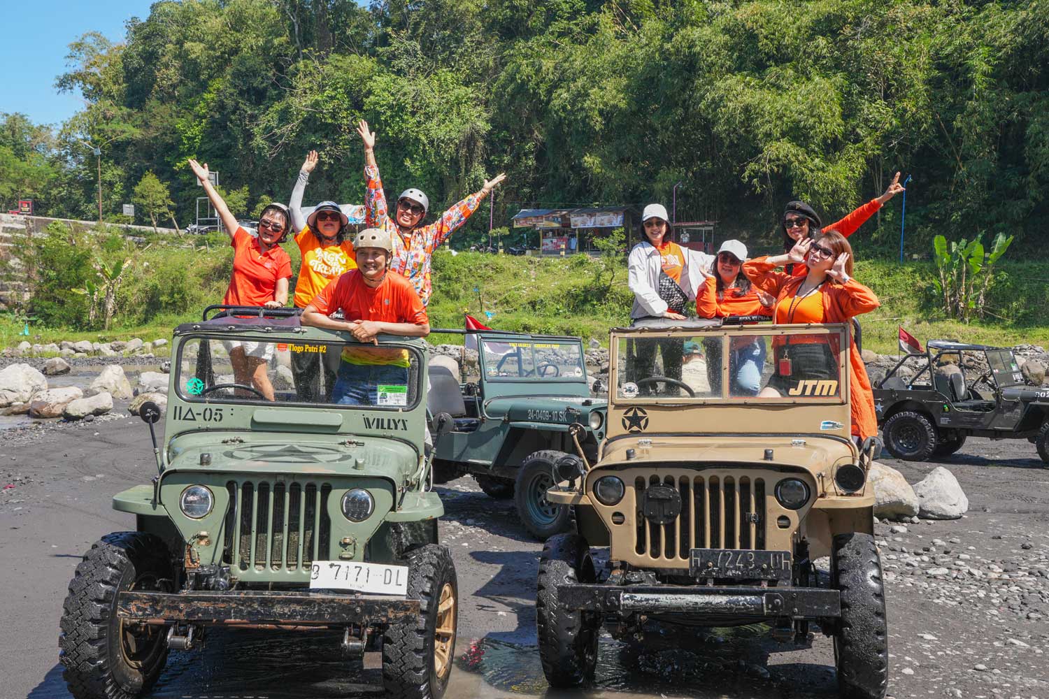 grup foto lava tour jeep